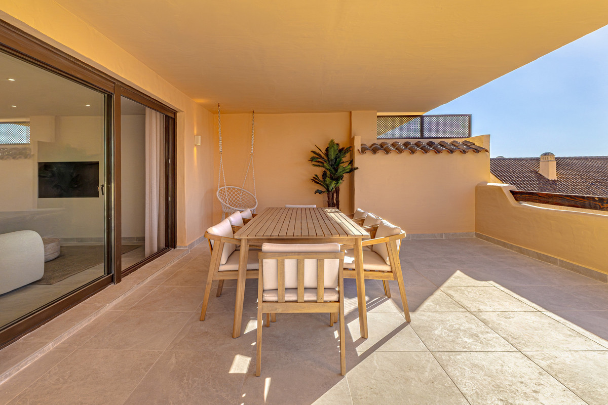 2 Bed Apartment for sale in Benahavís Costa Del Sol, Málaga, Spain