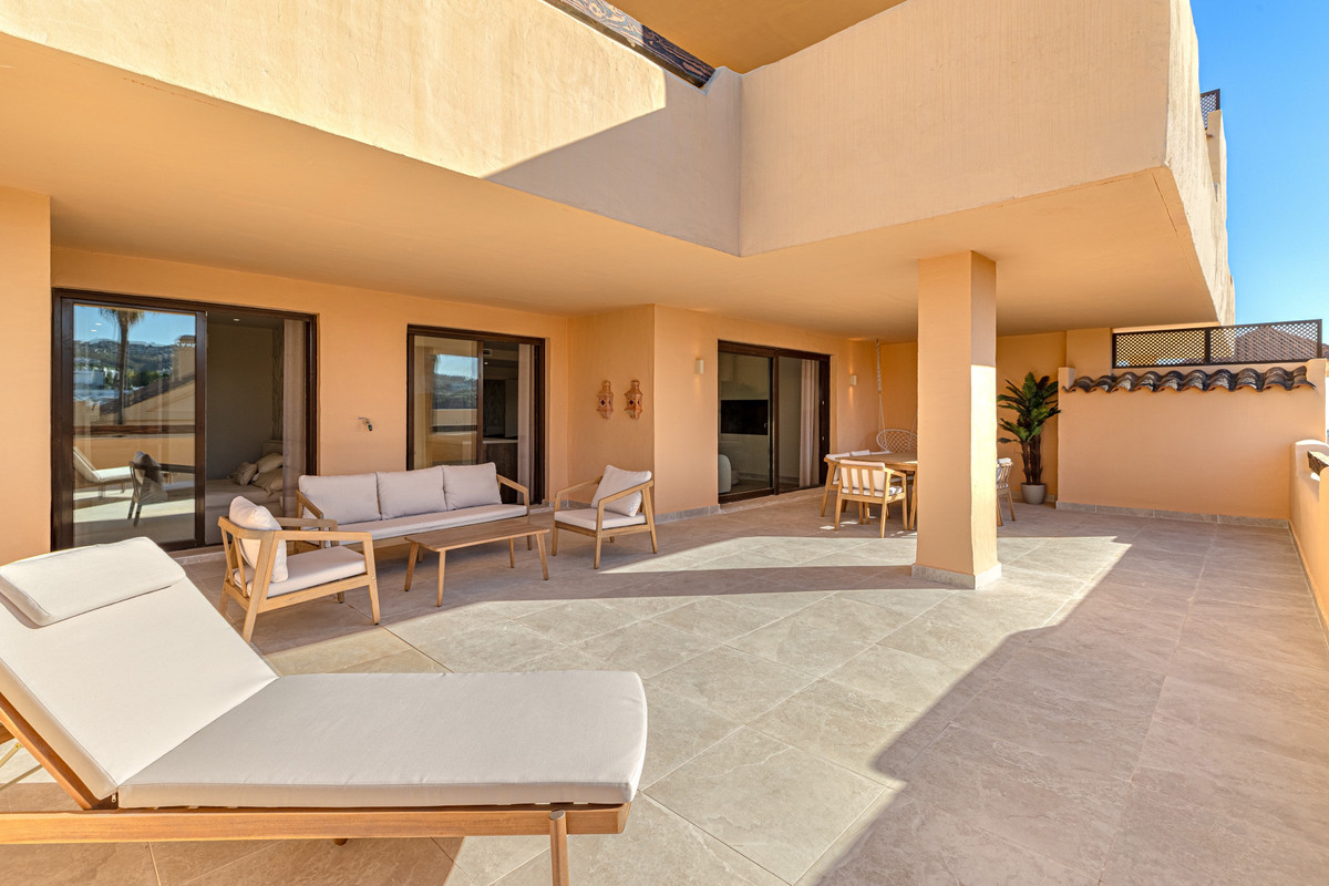 2 Bed Apartment for sale in Benahavís Costa Del Sol, Málaga, Spain