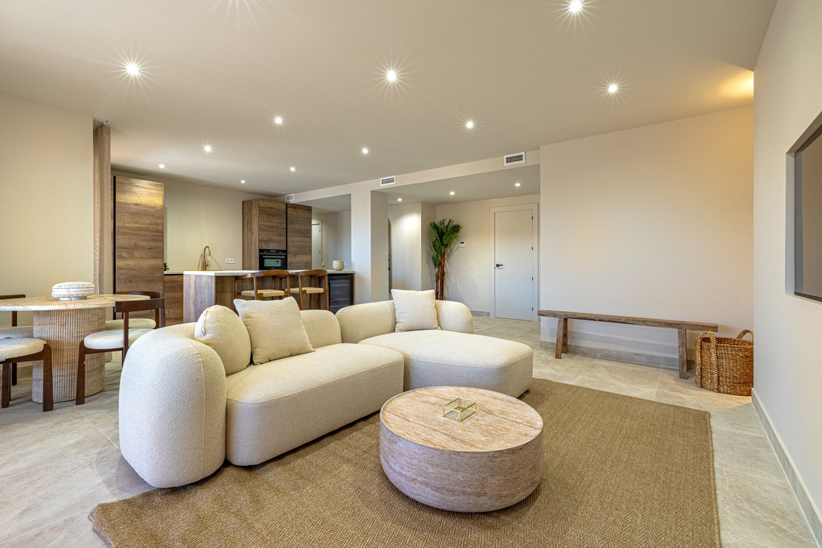 2 Bed Apartment for sale in Benahavís Costa Del Sol, Málaga, Spain
