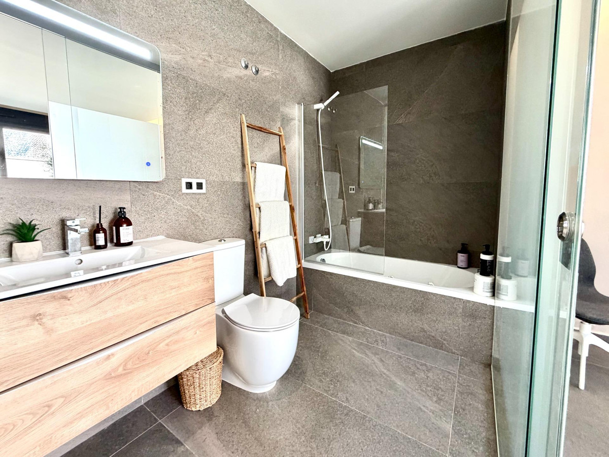 Se vende Villa - Chalet de 5 dormitorios en Costa Blanca, Alicante, España