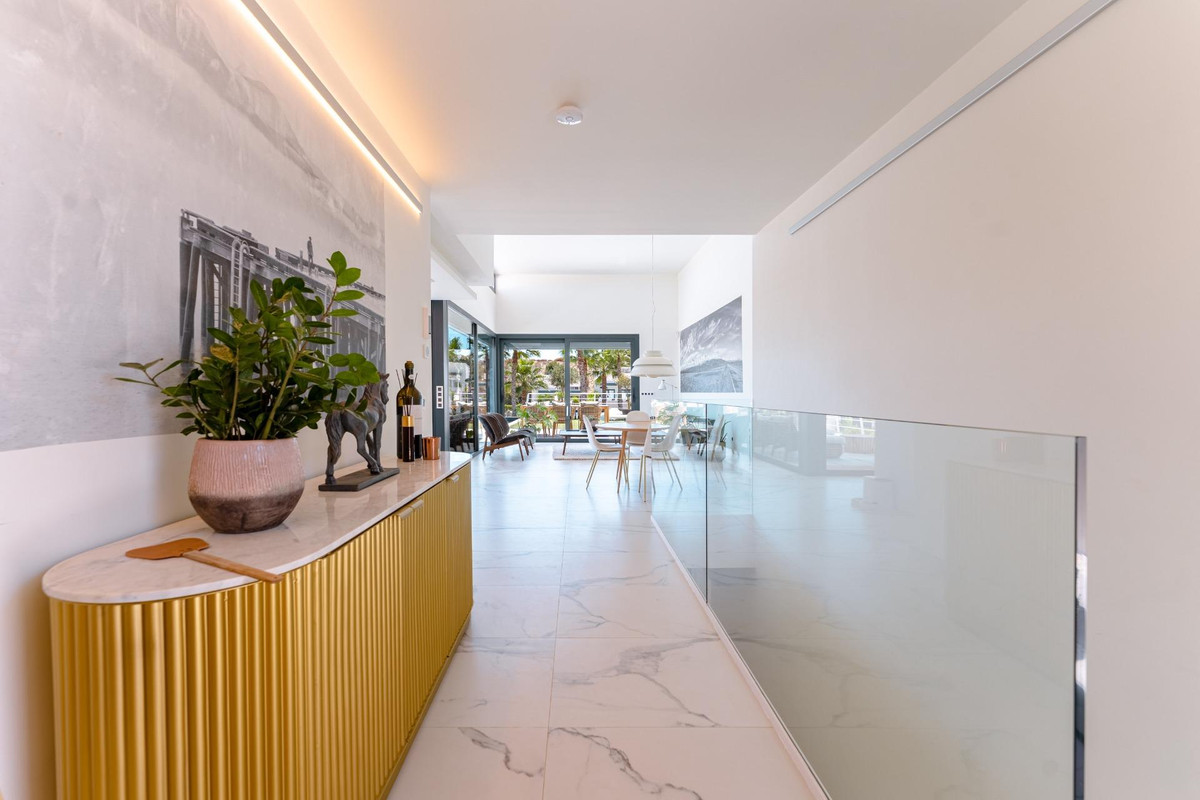 Se vende Villa - Chalet de 5 dormitorios en Costa Blanca, Alicante, España