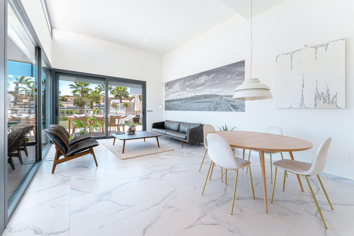 Se vende Villa - Chalet de 5 dormitorios en Costa Blanca, Alicante, España