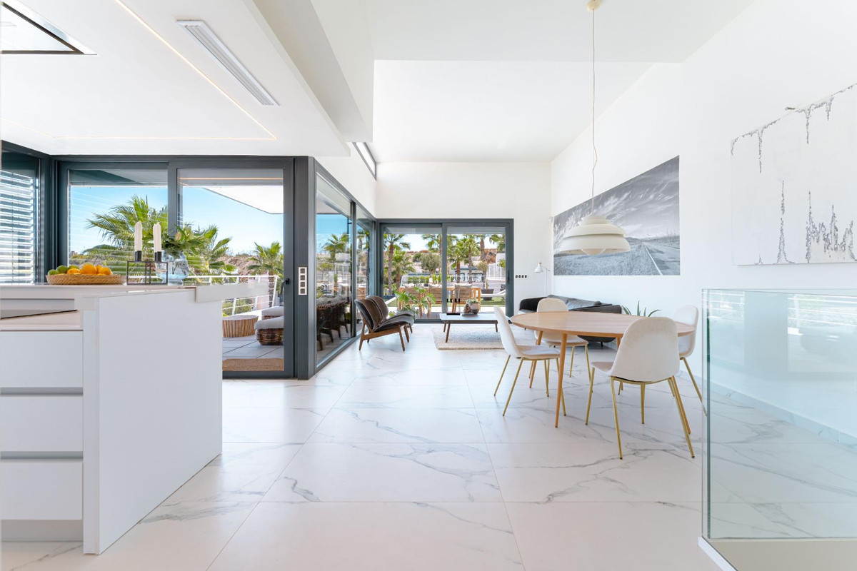 Se vende Villa - Chalet de 5 dormitorios en Costa Blanca, Alicante, España