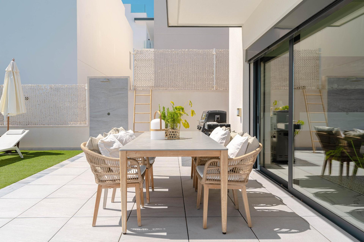 Se vende Villa - Chalet de 5 dormitorios en Costa Blanca, Alicante, España