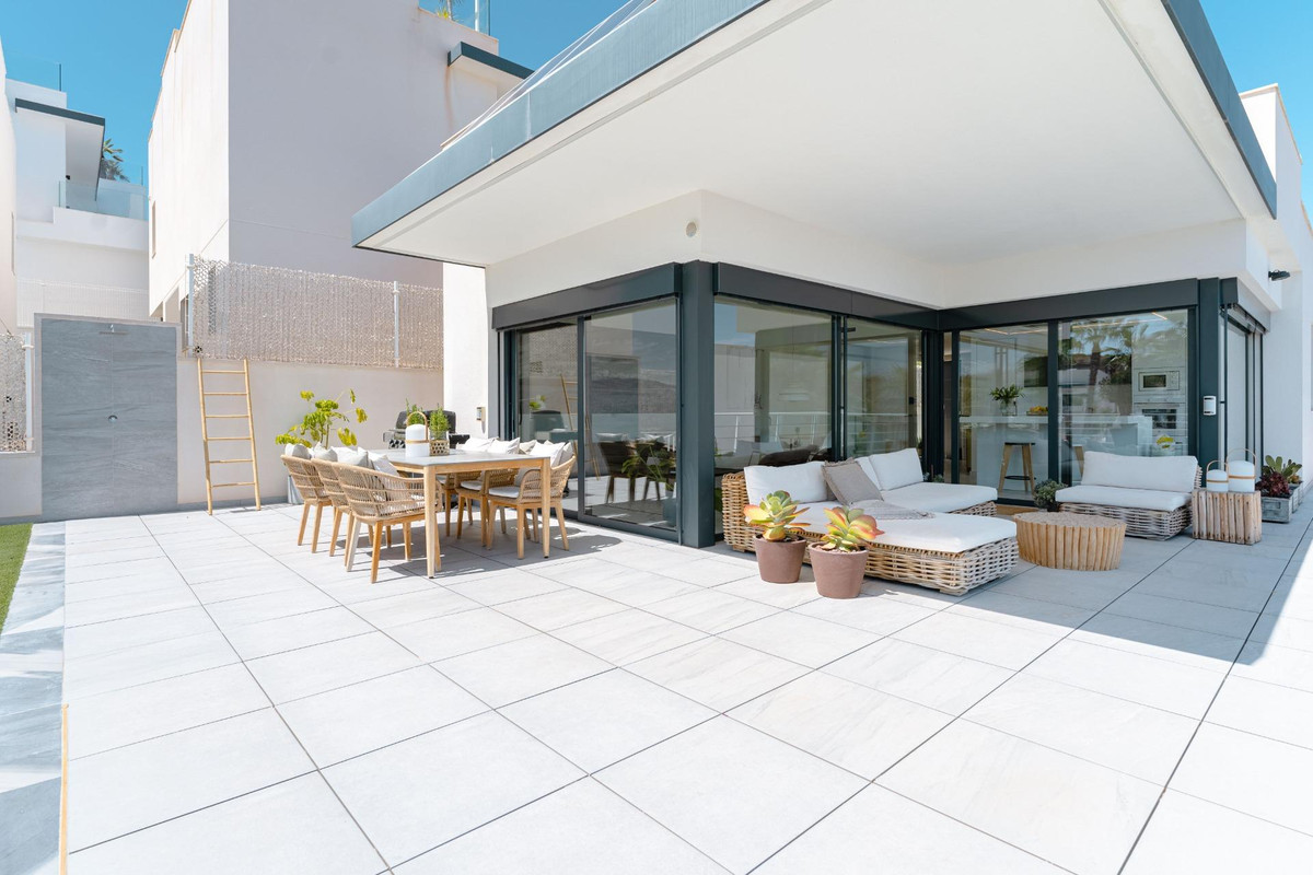 Se vende Villa - Chalet de 5 dormitorios en Costa Blanca, Alicante, España