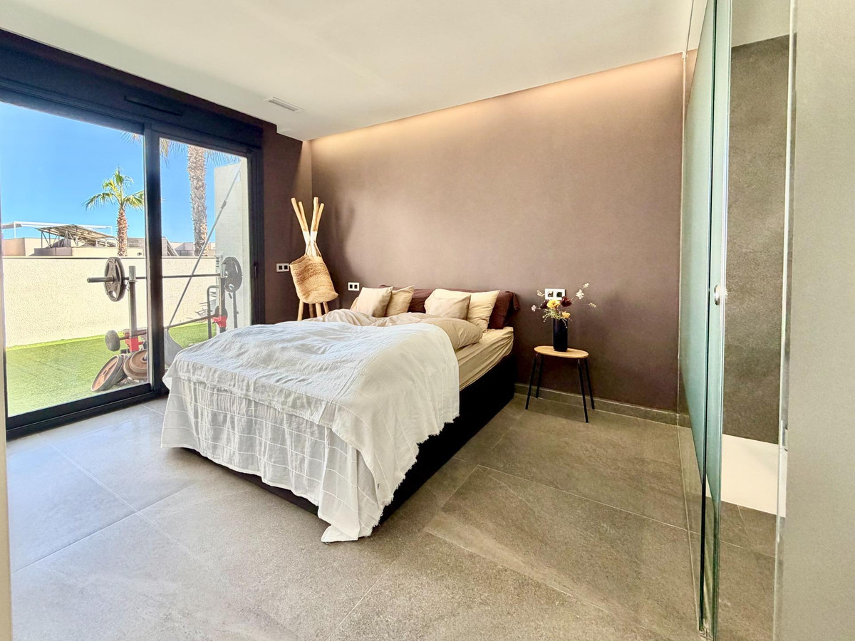 Se vende Villa - Chalet de 5 dormitorios en Costa Blanca, Alicante, España