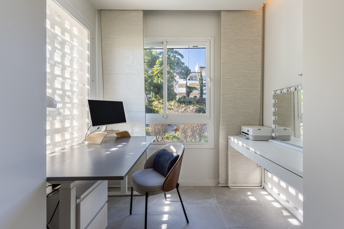 3 Bed Apartment for sale in La Quinta Costa Del Sol, Málaga, Spain