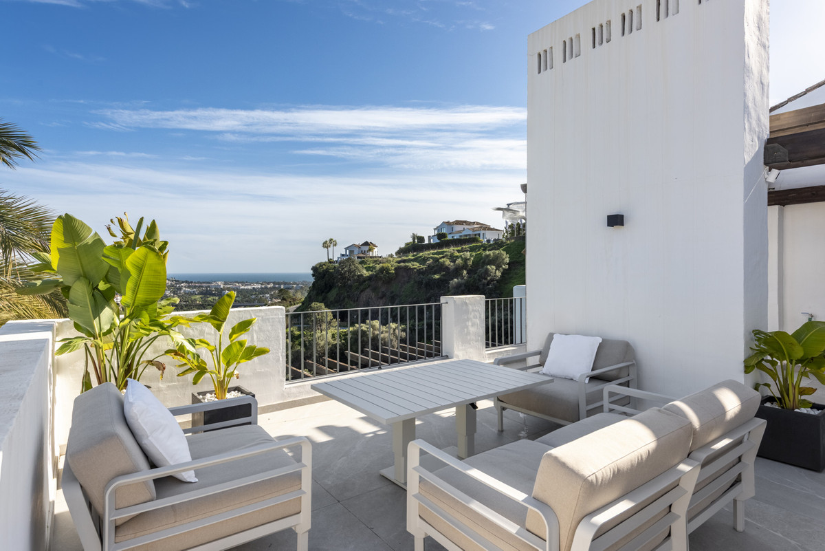 3 Bed Apartment for sale in La Quinta Costa Del Sol, Málaga, Spain