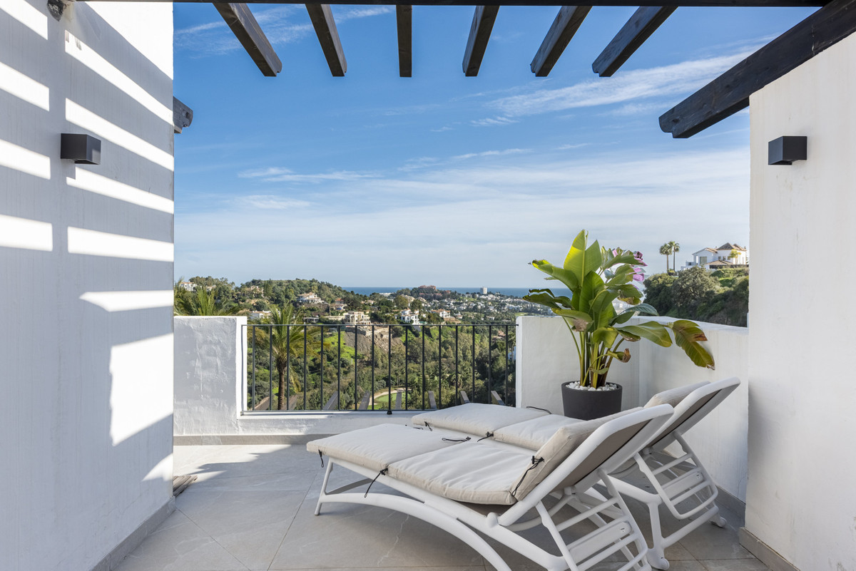 3 Bed Apartment for sale in La Quinta Costa Del Sol, Málaga, Spain