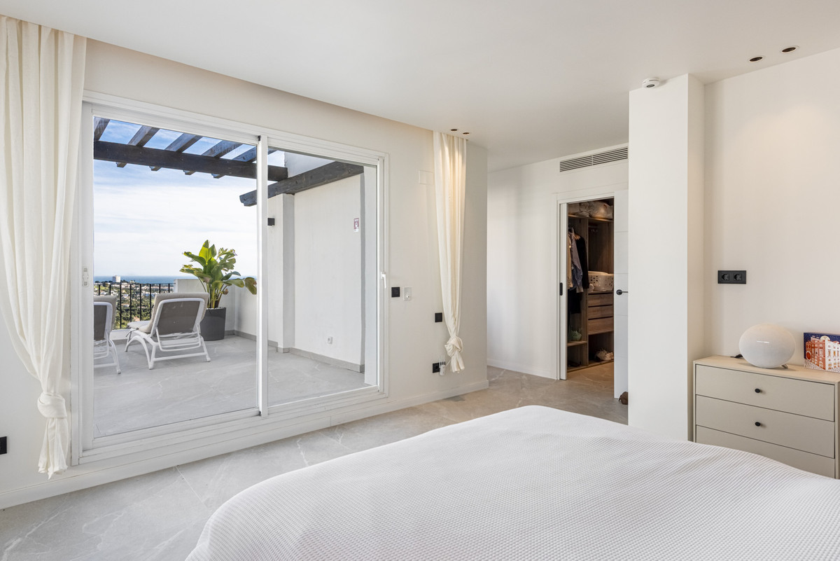 3 Bed Apartment for sale in La Quinta Costa Del Sol, Málaga, Spain