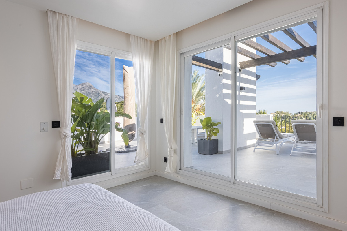 3 Bed Apartment for sale in La Quinta Costa Del Sol, Málaga, Spain
