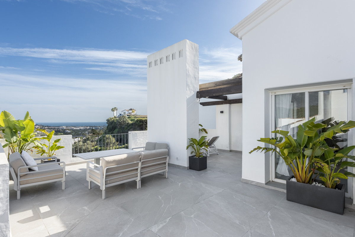 3 Bed Apartment for sale in La Quinta Costa Del Sol, Málaga, Spain