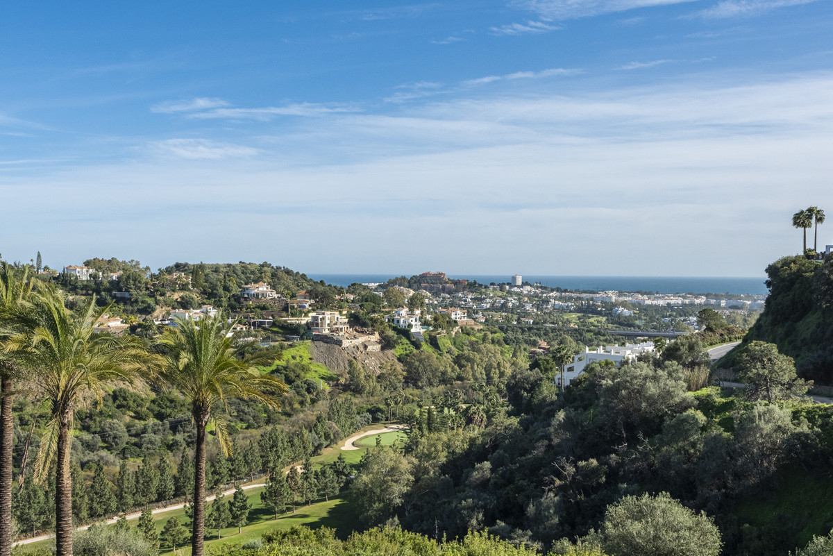 3 Bed Apartment for sale in La Quinta Costa Del Sol, Málaga, Spain