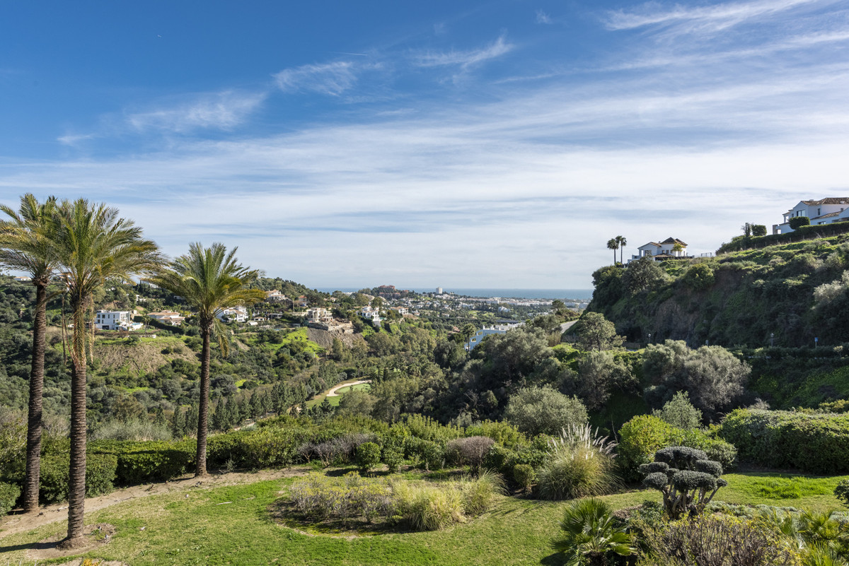 3 Bed Apartment for sale in La Quinta Costa Del Sol, Málaga, Spain