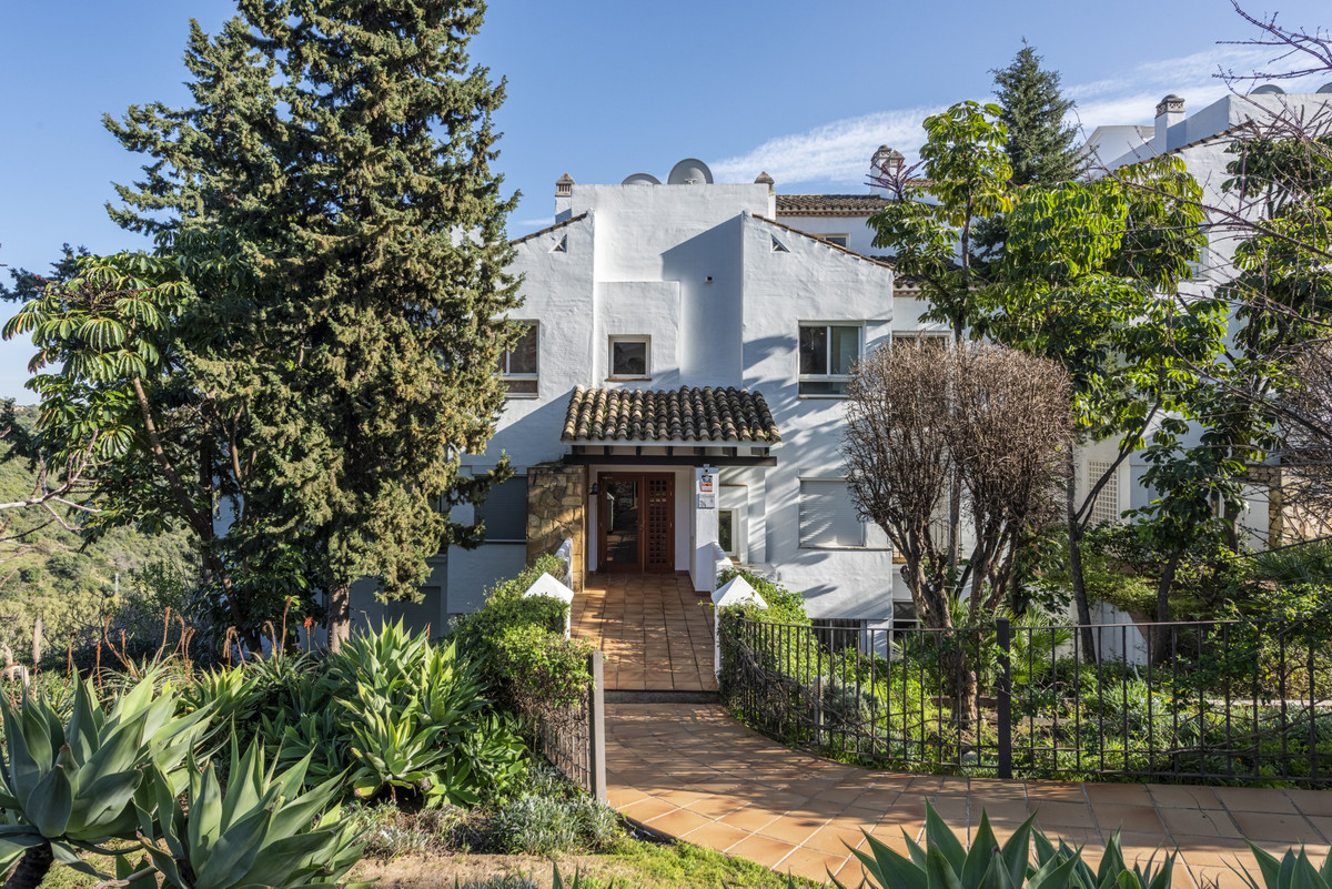 3 Bed Apartment for sale in La Quinta Costa Del Sol, Málaga, Spain