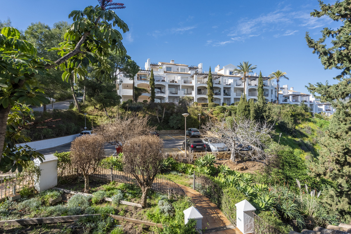 3 Bed Apartment for sale in La Quinta Costa Del Sol, Málaga, Spain