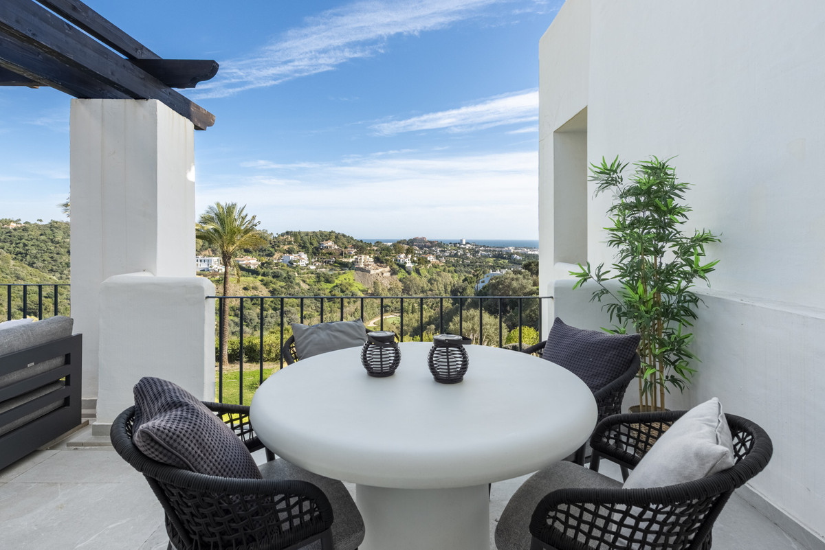 3 Bed Apartment for sale in La Quinta Costa Del Sol, Málaga, Spain