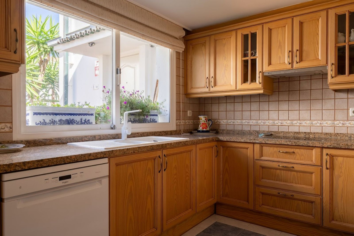 4 Bed Townhouse for sale in New Golden Mile Costa Del Sol, Málaga, Spain