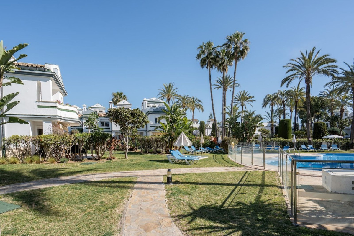 4 Bed Townhouse for sale in New Golden Mile Costa Del Sol, Málaga, Spain