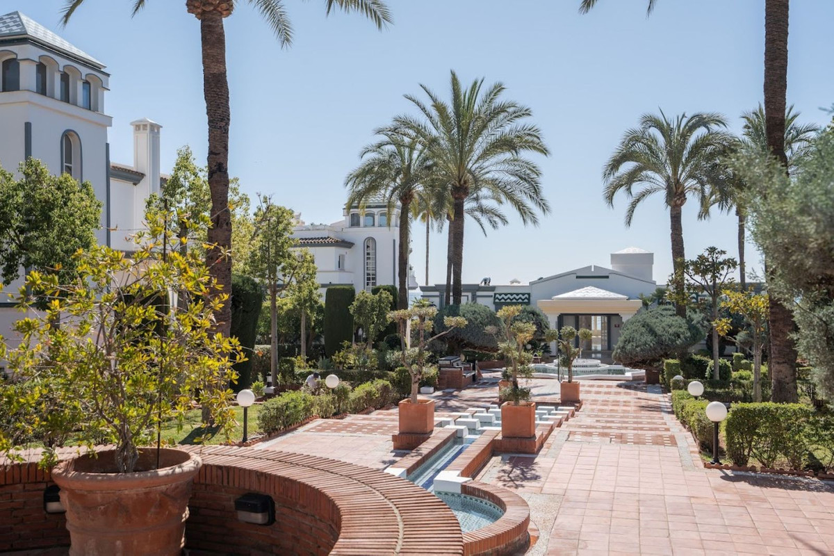4 Bed Townhouse for sale in New Golden Mile Costa Del Sol, Málaga, Spain