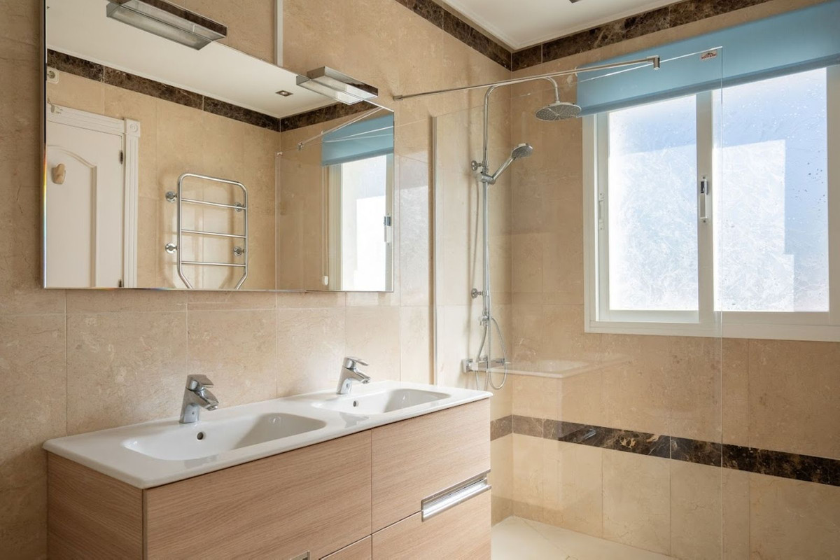 4 Bed Townhouse for sale in New Golden Mile Costa Del Sol, Málaga, Spain