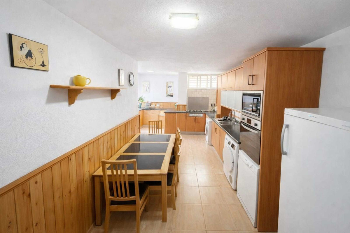 3 Bed Apartment for sale in Marbella Costa Del Sol, Málaga, Spain