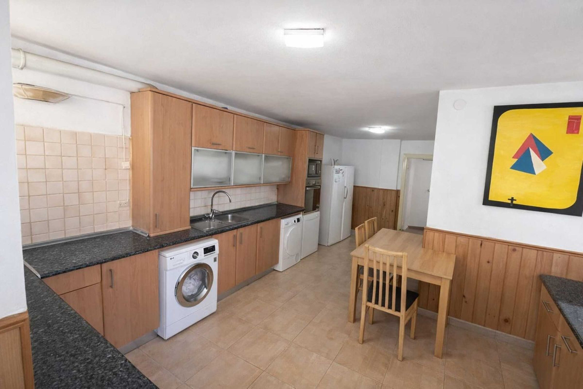 3 Bed Apartment for sale in Marbella Costa Del Sol, Málaga, Spain