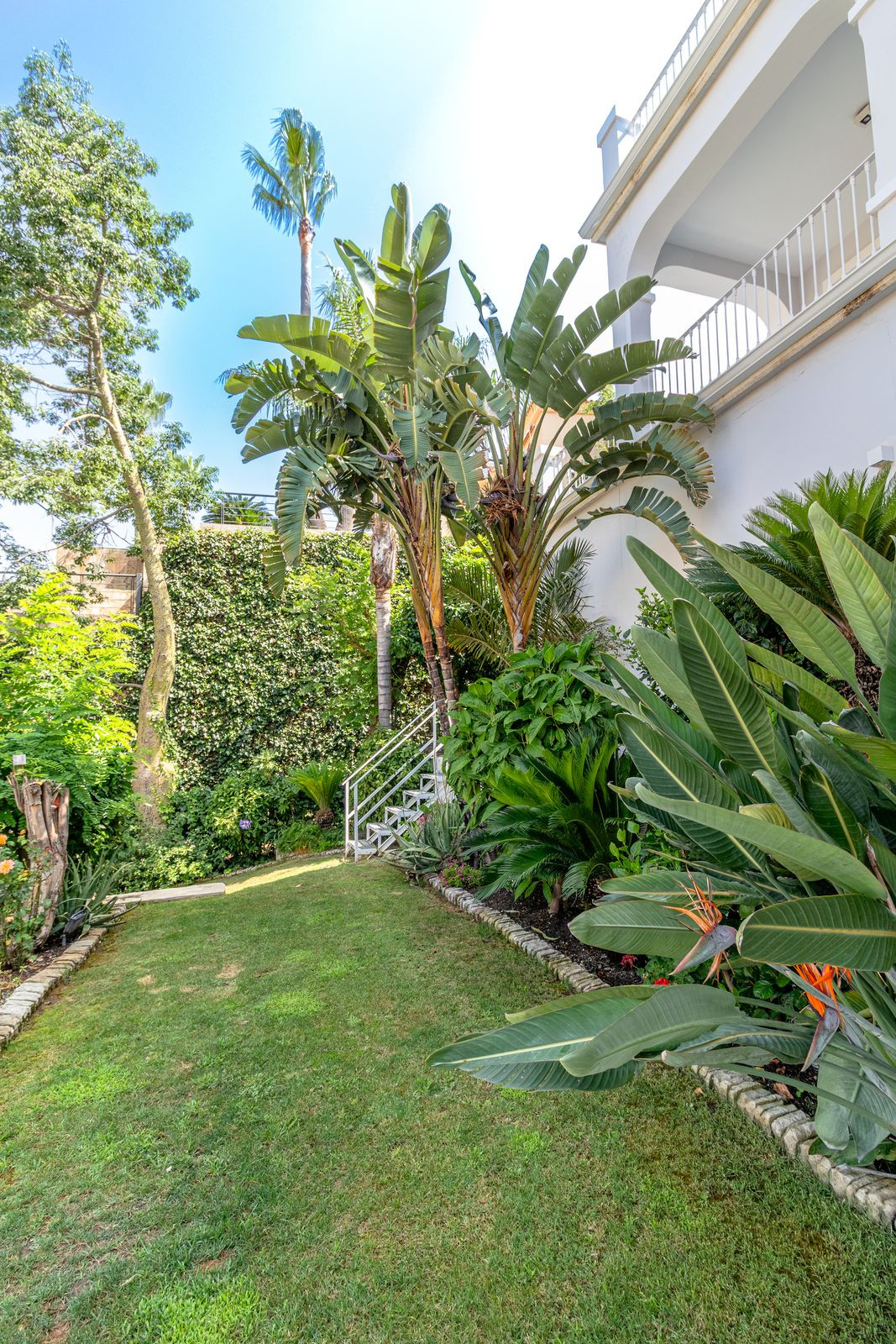 5 Bed Townhouse for sale in Benahavís Costa Del Sol, Málaga, Spain
