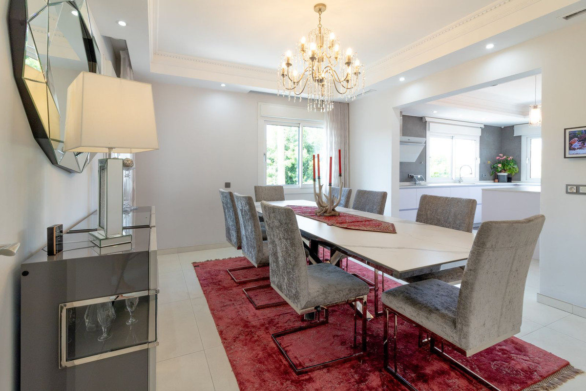 5 Bed Townhouse for sale in Benahavís Costa Del Sol, Málaga, Spain