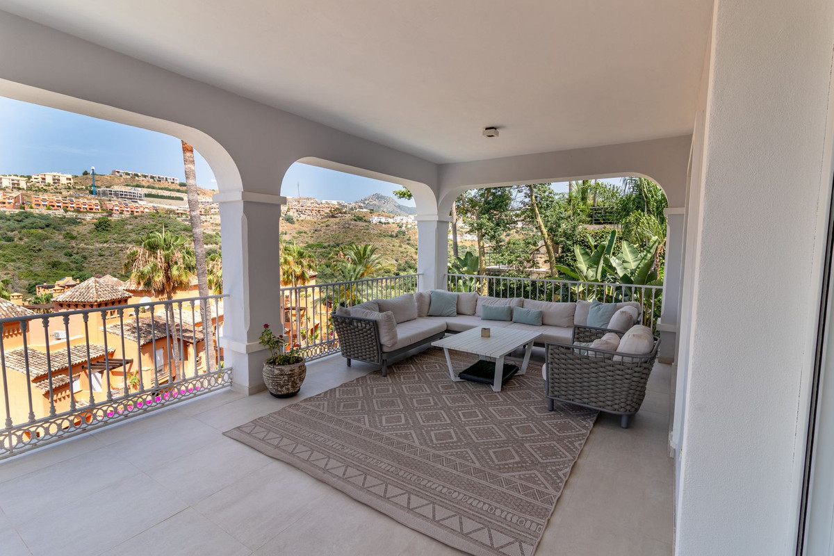 5 Bed Townhouse for sale in Benahavís Costa Del Sol, Málaga, Spain