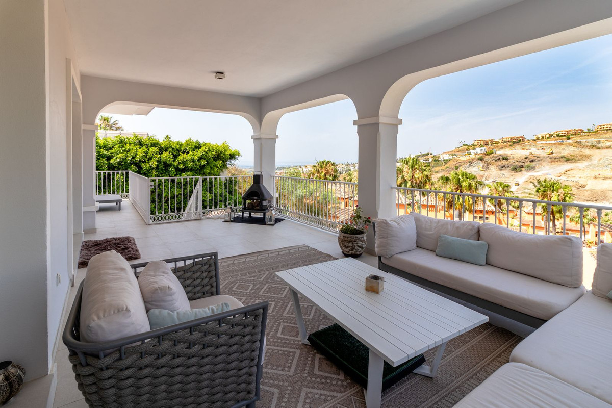 5 Bed Townhouse for sale in Benahavís Costa Del Sol, Málaga, Spain