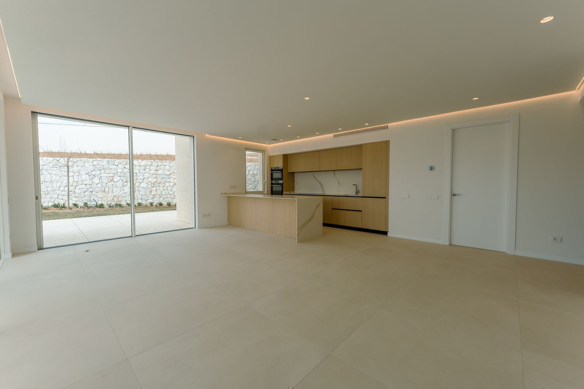 Se vende Apartamento Planta Baja de 3 dormitorios en Costa Del Sol, Málaga, España