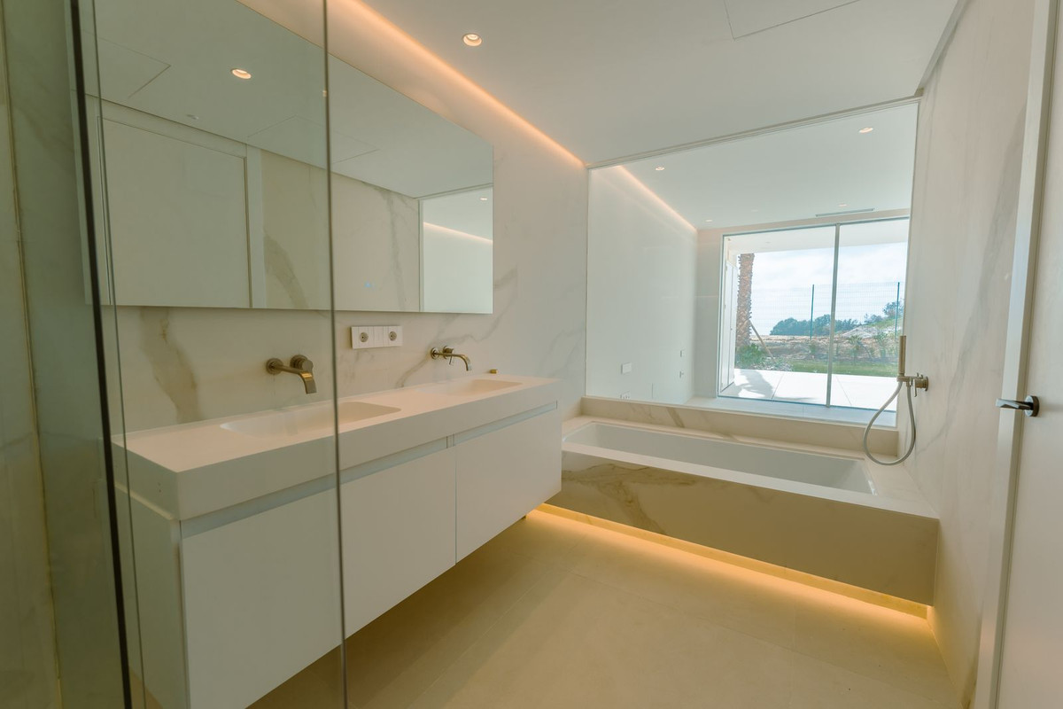 Se vende Apartamento Planta Baja de 3 dormitorios en Costa Del Sol, Málaga, España