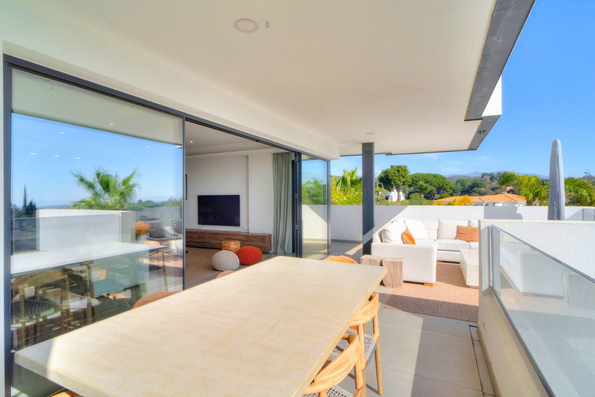4 Bed Apartment for sale in Estepona Costa Del Sol, Málaga, Spain