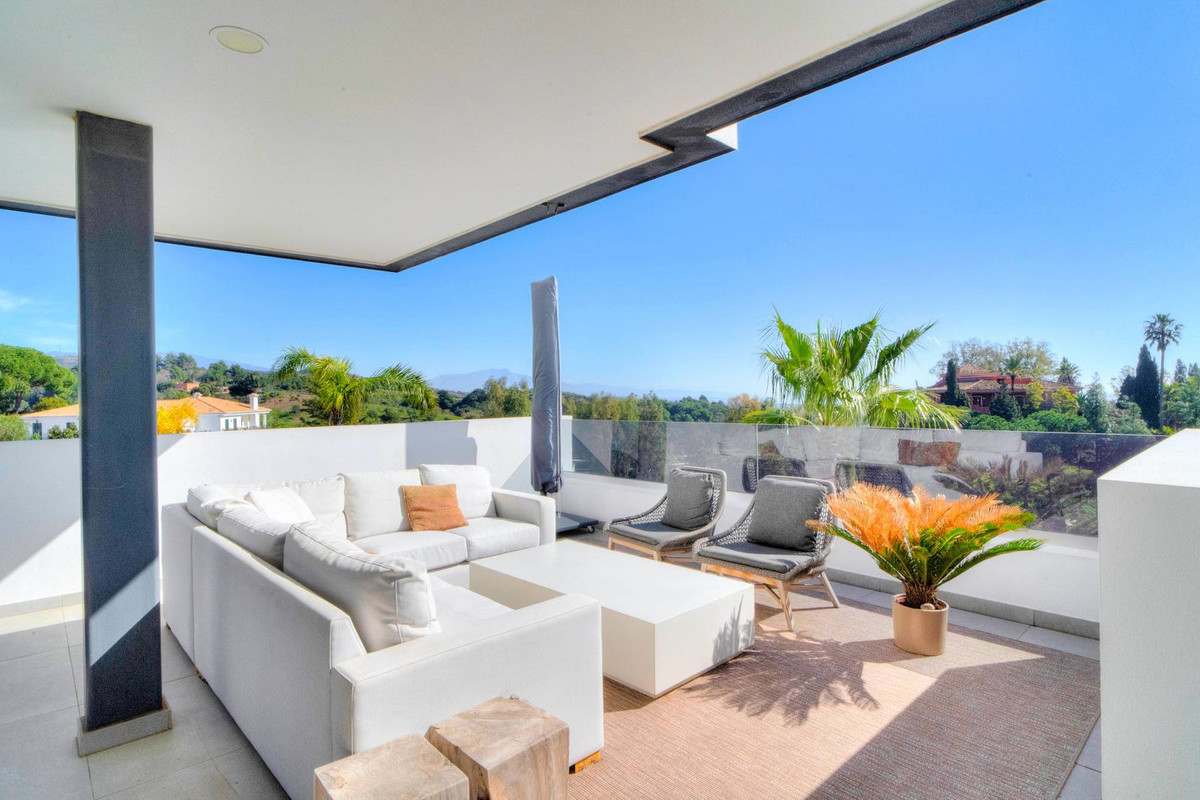 4 Bed Apartment for sale in Estepona Costa Del Sol, Málaga, Spain