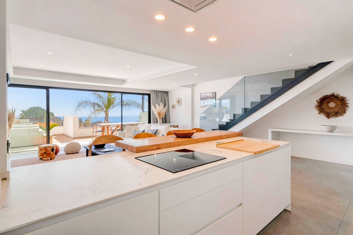 4 Bed Apartment for sale in Estepona Costa Del Sol, Málaga, Spain