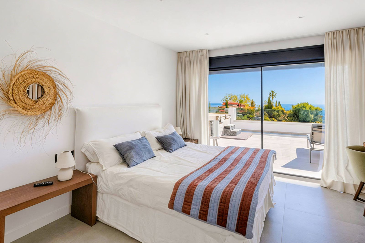 4 Bed Apartment for sale in Estepona Costa Del Sol, Málaga, Spain
