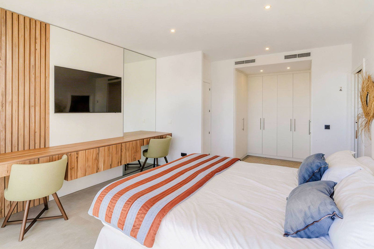 4 Bed Apartment for sale in Estepona Costa Del Sol, Málaga, Spain