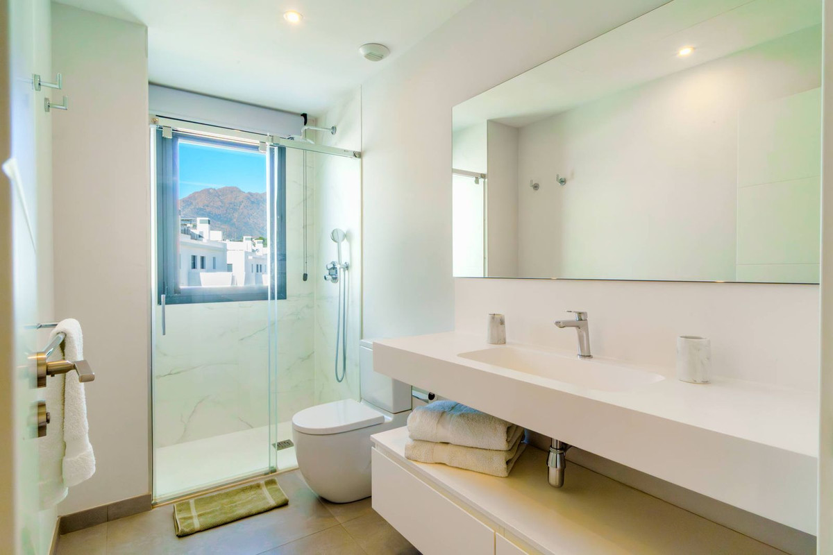4 Bed Apartment for sale in Estepona Costa Del Sol, Málaga, Spain