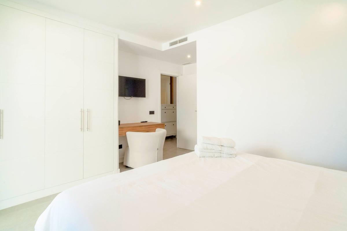 4 Bed Apartment for sale in Estepona Costa Del Sol, Málaga, Spain