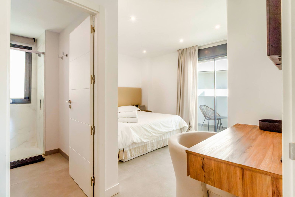 4 Bed Apartment for sale in Estepona Costa Del Sol, Málaga, Spain