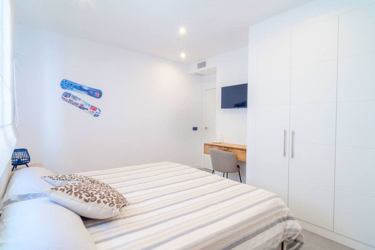 4 Bed Apartment for sale in Estepona Costa Del Sol, Málaga, Spain
