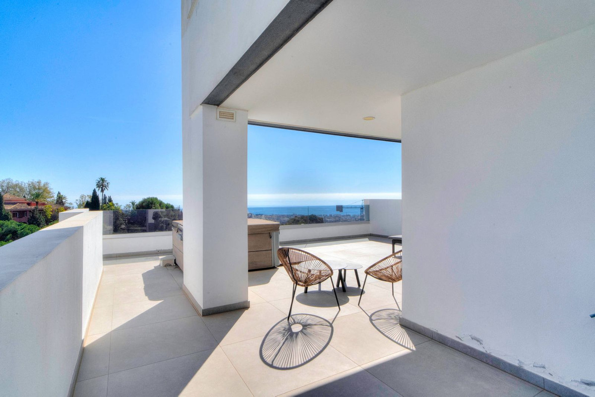 4 Bed Apartment for sale in Estepona Costa Del Sol, Málaga, Spain