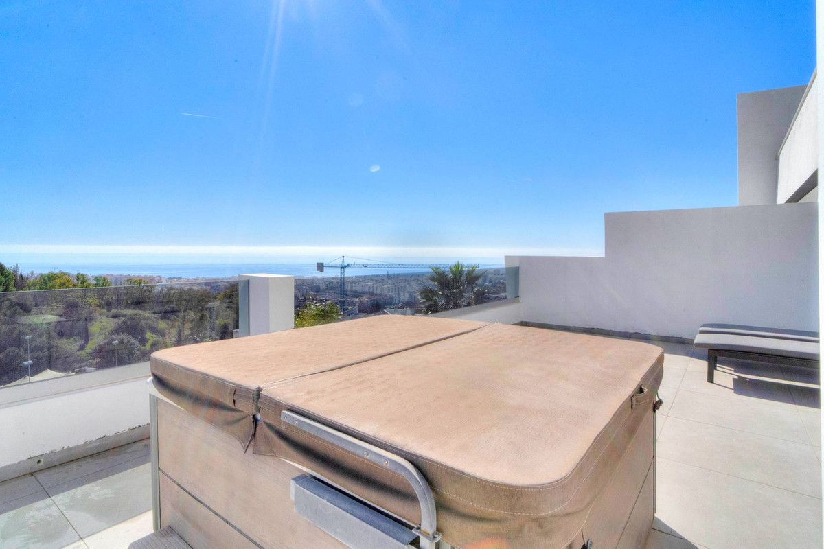 4 Bed Apartment for sale in Estepona Costa Del Sol, Málaga, Spain