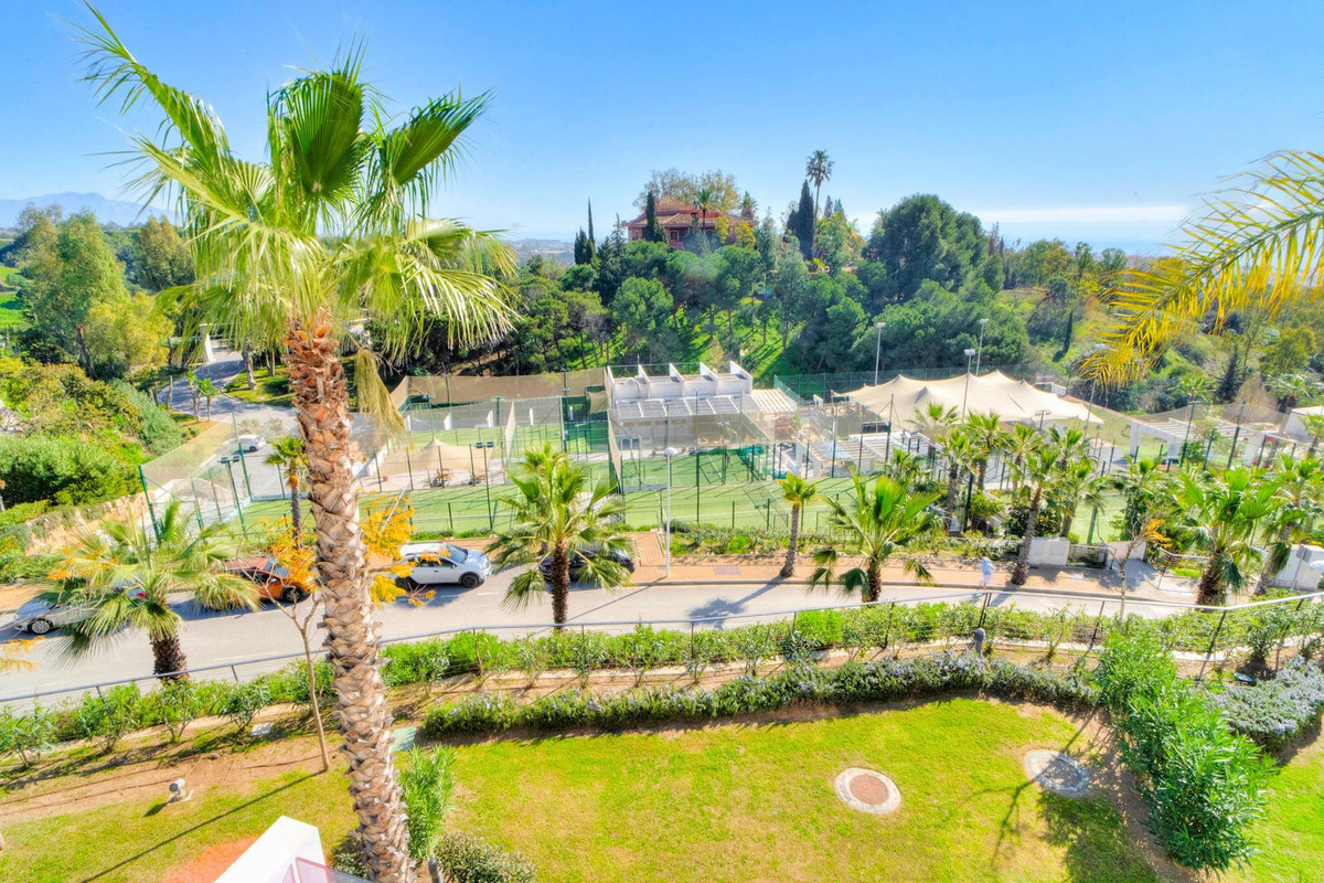 4 Bed Apartment for sale in Estepona Costa Del Sol, Málaga, Spain