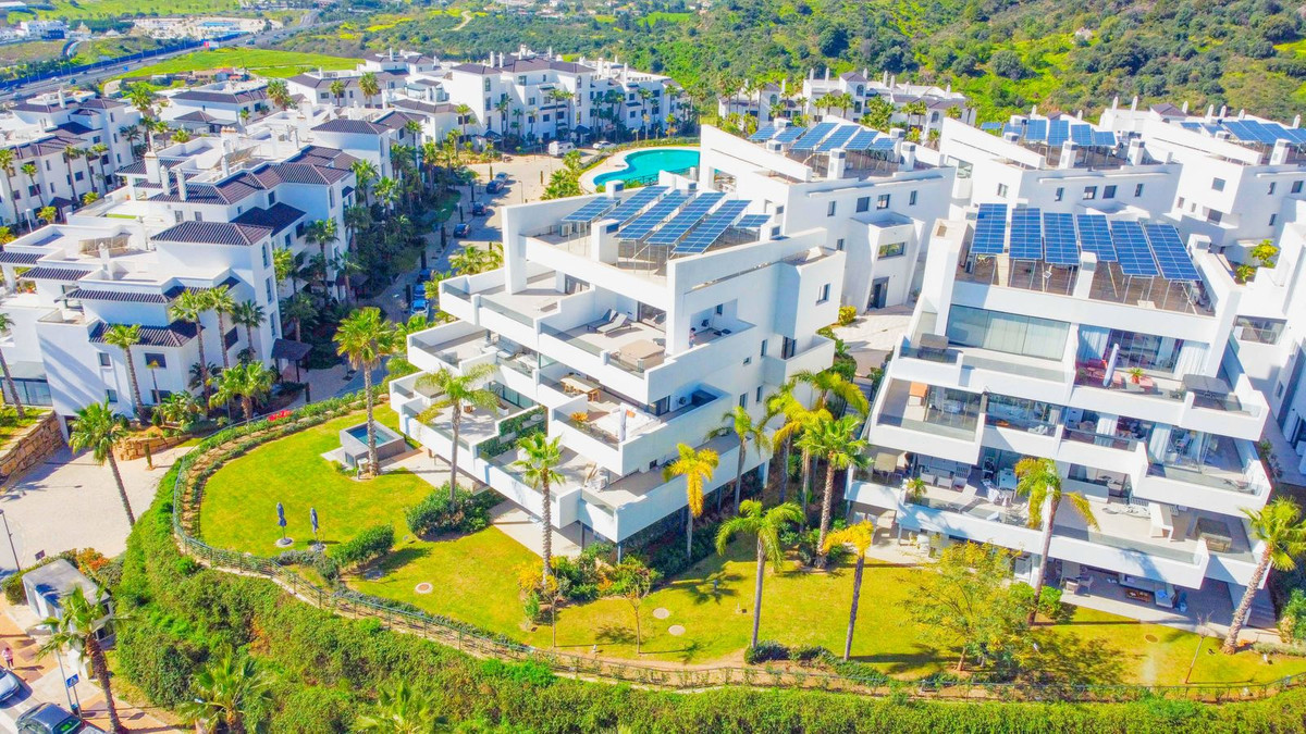 4 Bed Apartment for sale in Estepona Costa Del Sol, Málaga, Spain