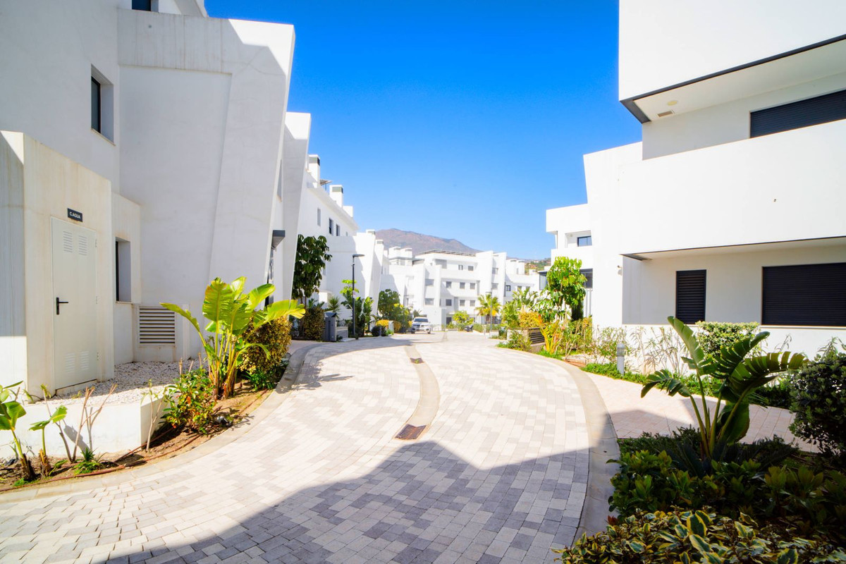 4 Bed Apartment for sale in Estepona Costa Del Sol, Málaga, Spain