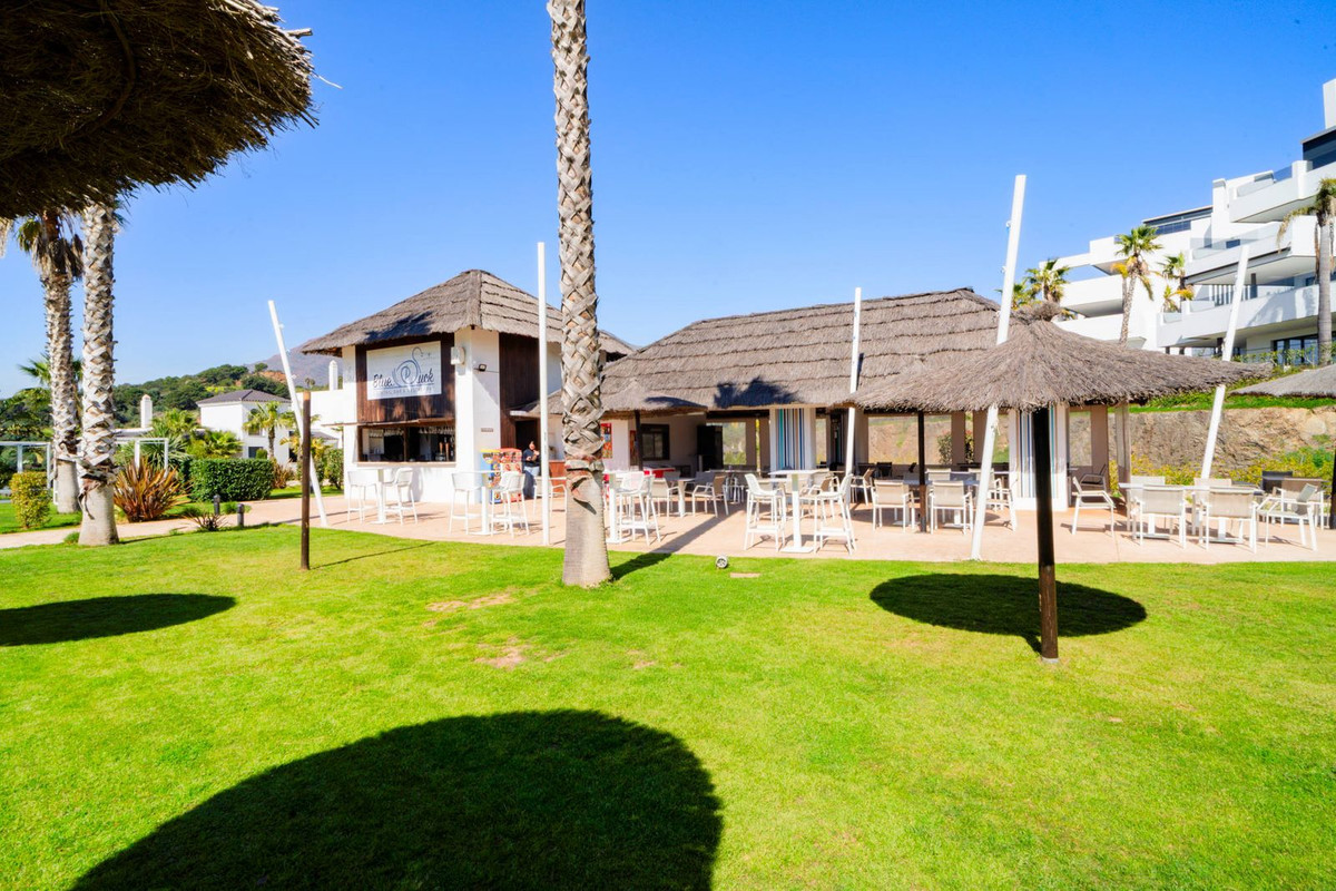 4 Bed Apartment for sale in Estepona Costa Del Sol, Málaga, Spain