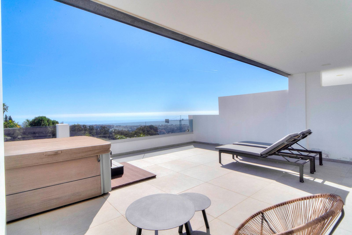 4 Bed Apartment for sale in Estepona Costa Del Sol, Málaga, Spain