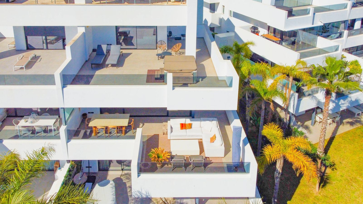 4 Bed Apartment for sale in Estepona Costa Del Sol, Málaga, Spain